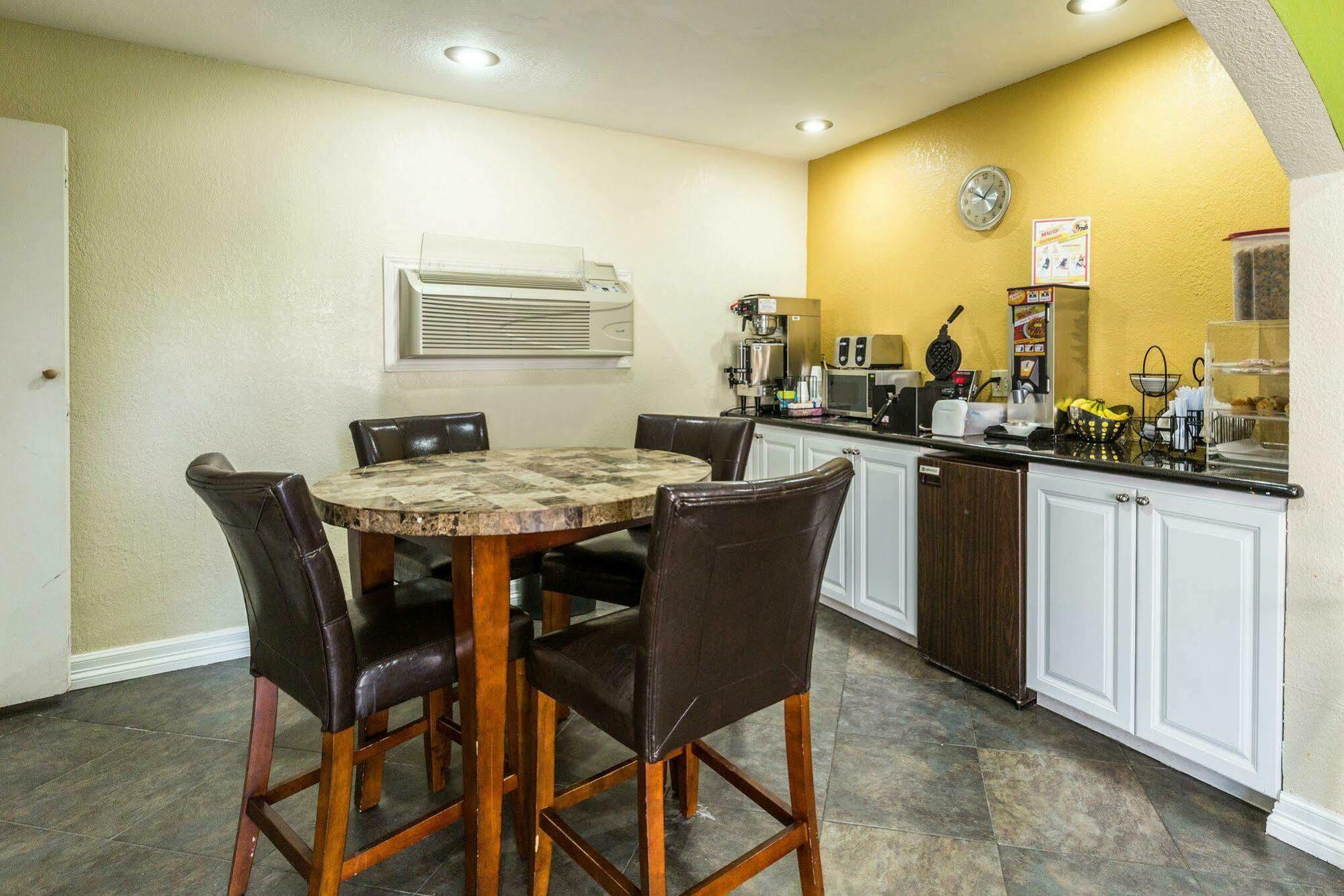 Rodeway Inn & Suites Houston Near Medical Center Esterno foto