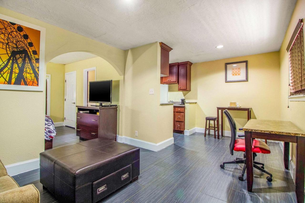 Rodeway Inn & Suites Houston Near Medical Center Esterno foto